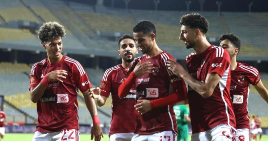 ماذا يحتاج الأهلى لحسم الدوري بعد هدية الزمالك من أنياب بيراميدز؟