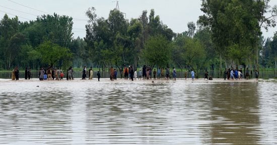 مصرع 12 شخصا بسبب انهيار أرضى شمال غربى باكستان